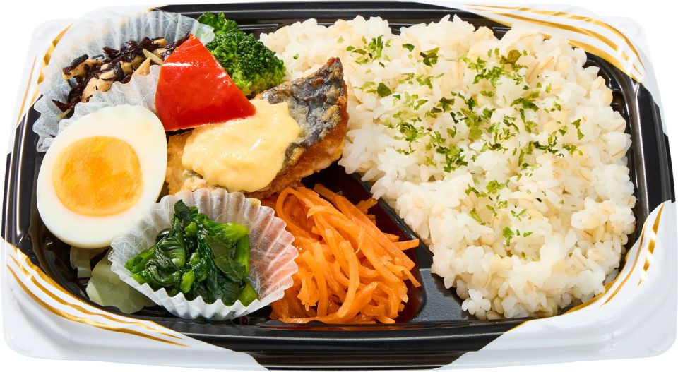 1食分緑黄色野菜のお弁当（春を先取り！彩り野菜と海藻の健やかお弁当）