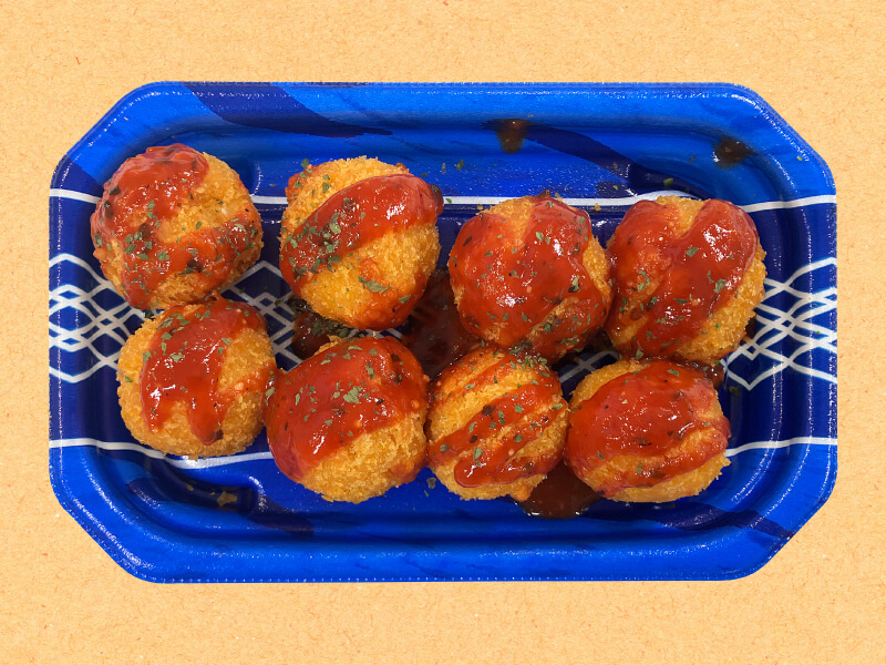 紅鮭チーズコロッケのバジルトマトソース