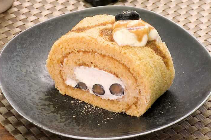 ふわっとスフレ生地に♪ 黒蜜きなこロール