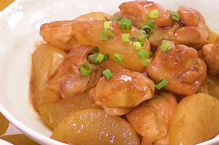 こってり味がたまらない♪ 鶏もも肉と大根の照り煮