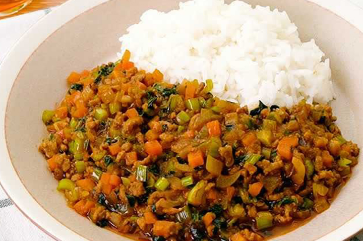 野菜がたくさん入った♪ 小松菜のキーマカレー