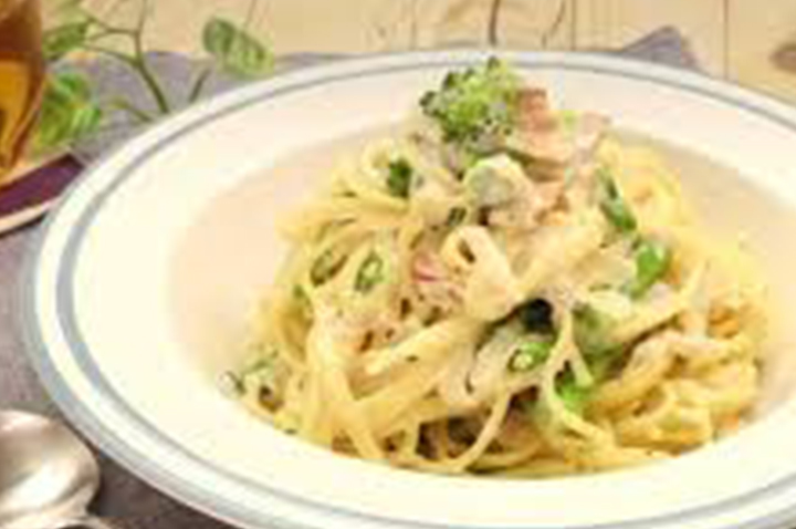 フライパン1つで完成！ 菜の花とベーコンのクリームパスタ