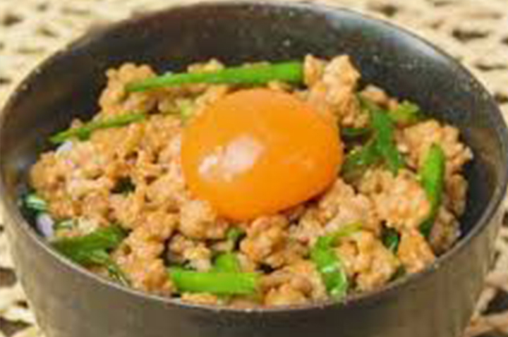 お腹も大満足！ 豚ひきとニラのスタミナ丼