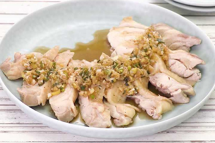おつまみにもぴったり！ 蒸し鶏のねぎレモンソース