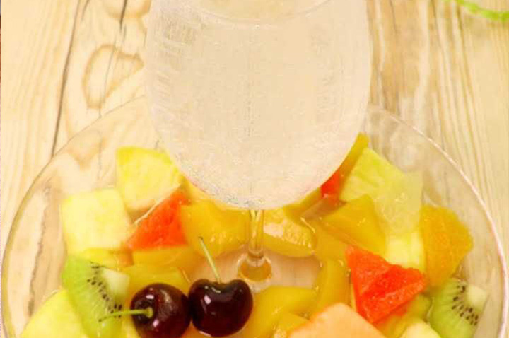 夏を楽しむ！噴水フルーツポンチ
