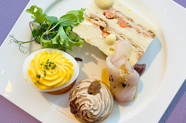 魚のテリーヌとウフミモザとレバームース