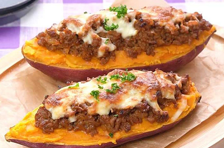 熱々とろーり♪ 丸ごとさつまいものミートグラタン