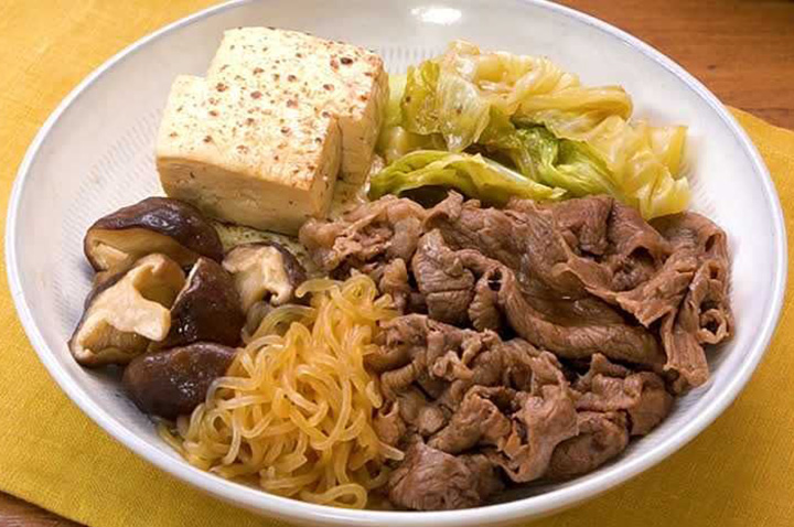 手軽なすき焼き！ 牛肉とキャベツのすき焼き風