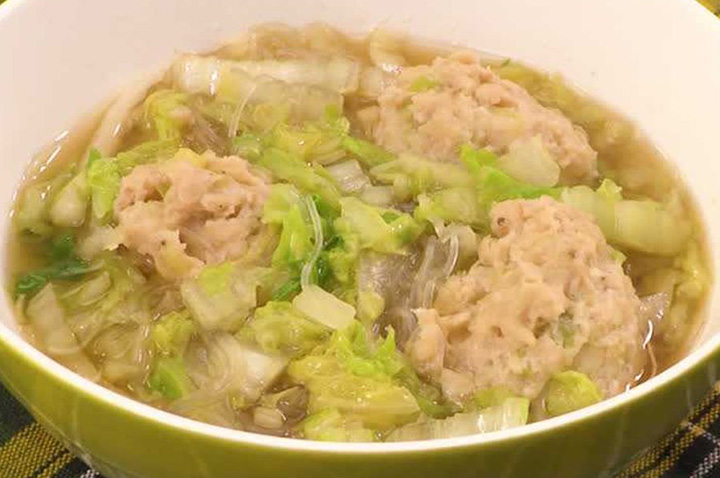 団子がふわっと♪ 白菜と鶏団子の春雨スープ