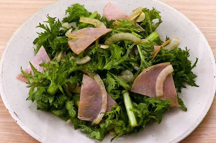 お手軽味付け♪わさび菜とハムのポン酢サラダ