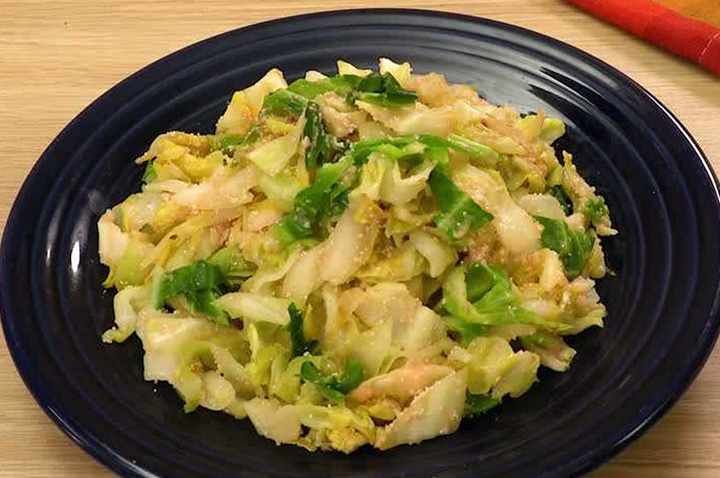 簡単副菜！春キャベツとたらこのバター炒め