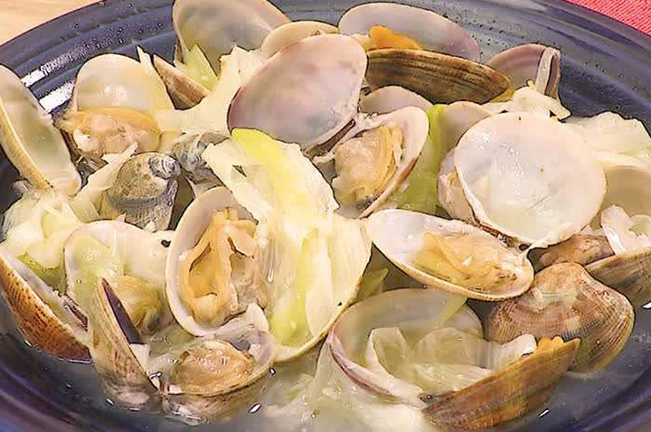 旨味染み出す♪ あさりとねぎのにんにく蒸し