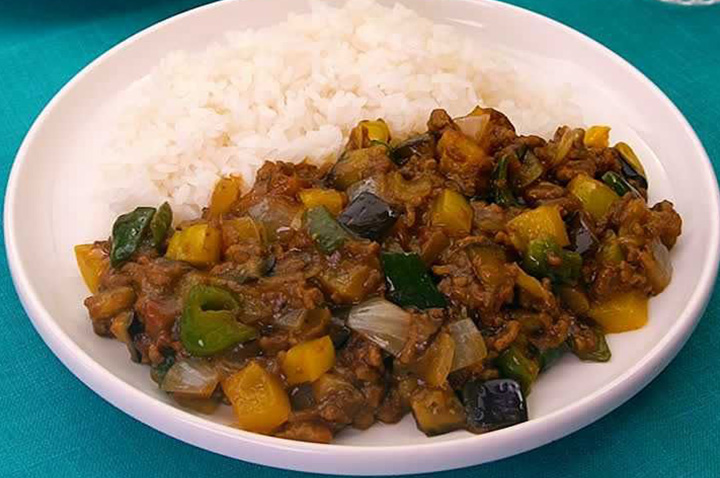 カレールウで簡単♪夏野菜キーマカレー 