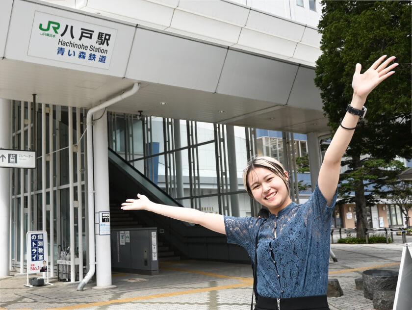 八戸駅にて